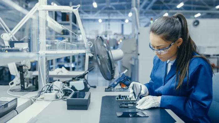 CNC draaibankverwerking, en actief innoveren en ontwikkeling zoeken